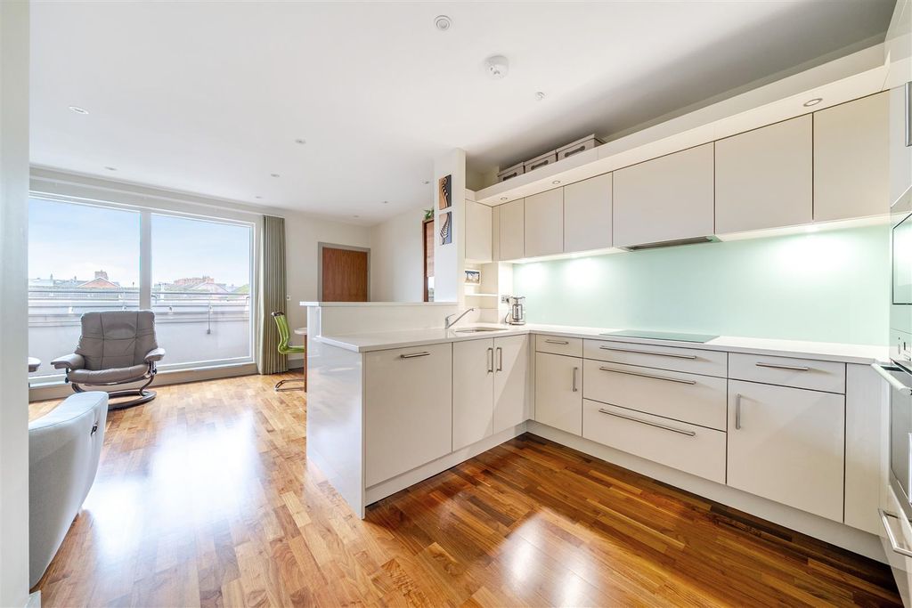 Property photo 2 of 26 1388988-15-6942885F06363.Jpg