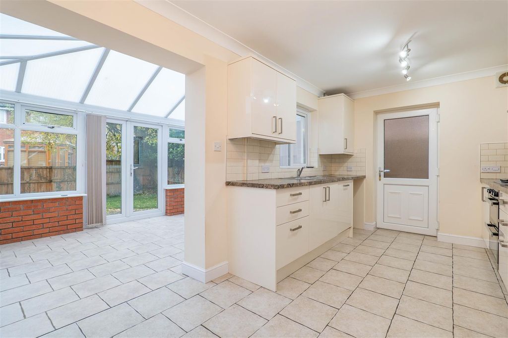 Property photo 3 of 25 Kitchen/Diner