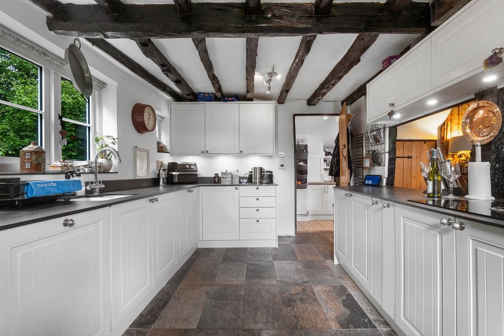 Property photo 2 of 39