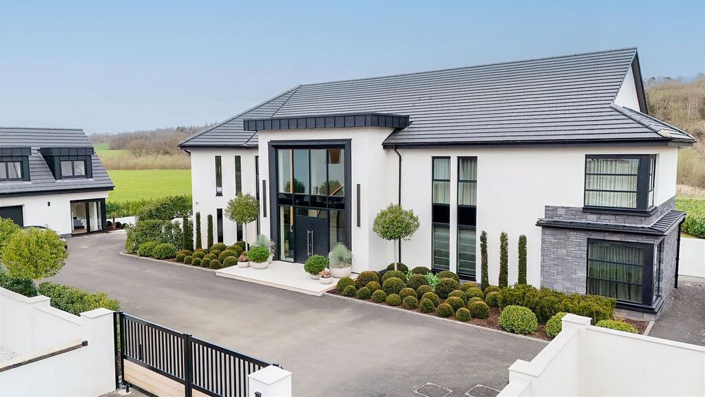 Property photo 1 of 55 Exterior