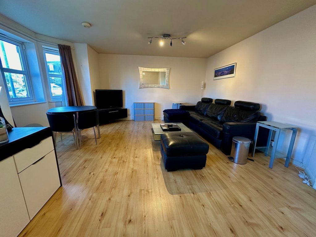 Property photo 2 of 6