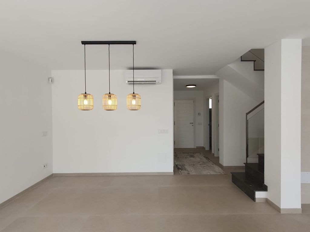 Property photo 2 of 25 3-Min.Jpg