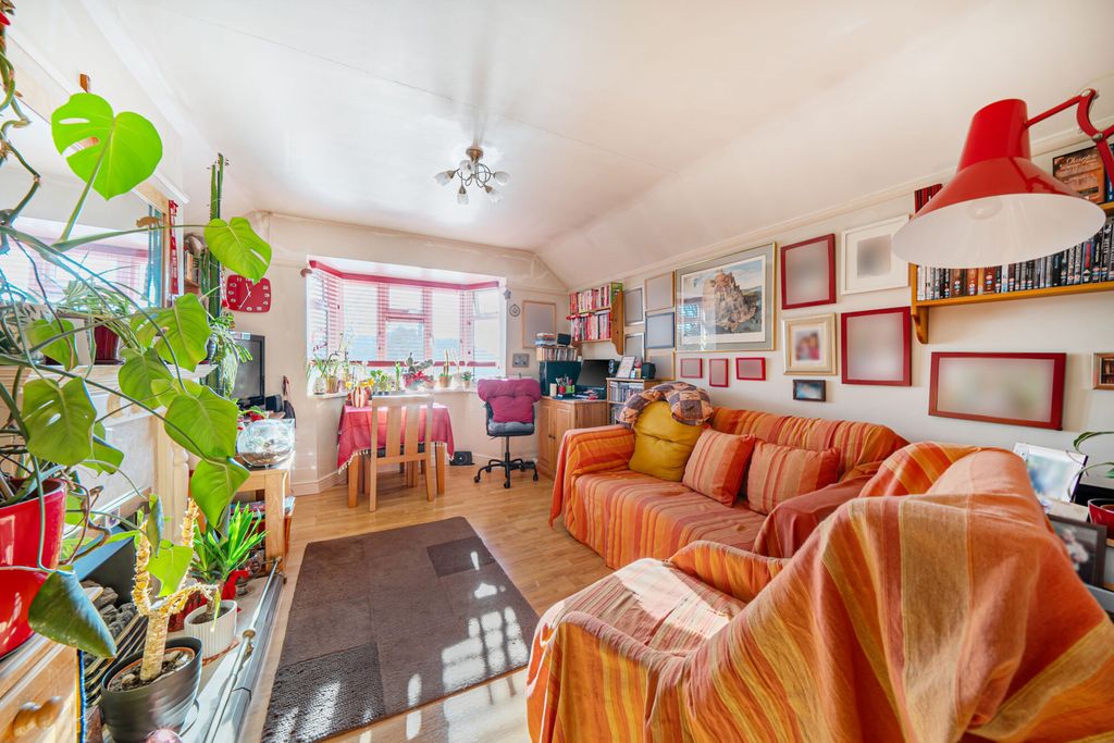 Property photo 2 of 19 1406677-1-69833c3...