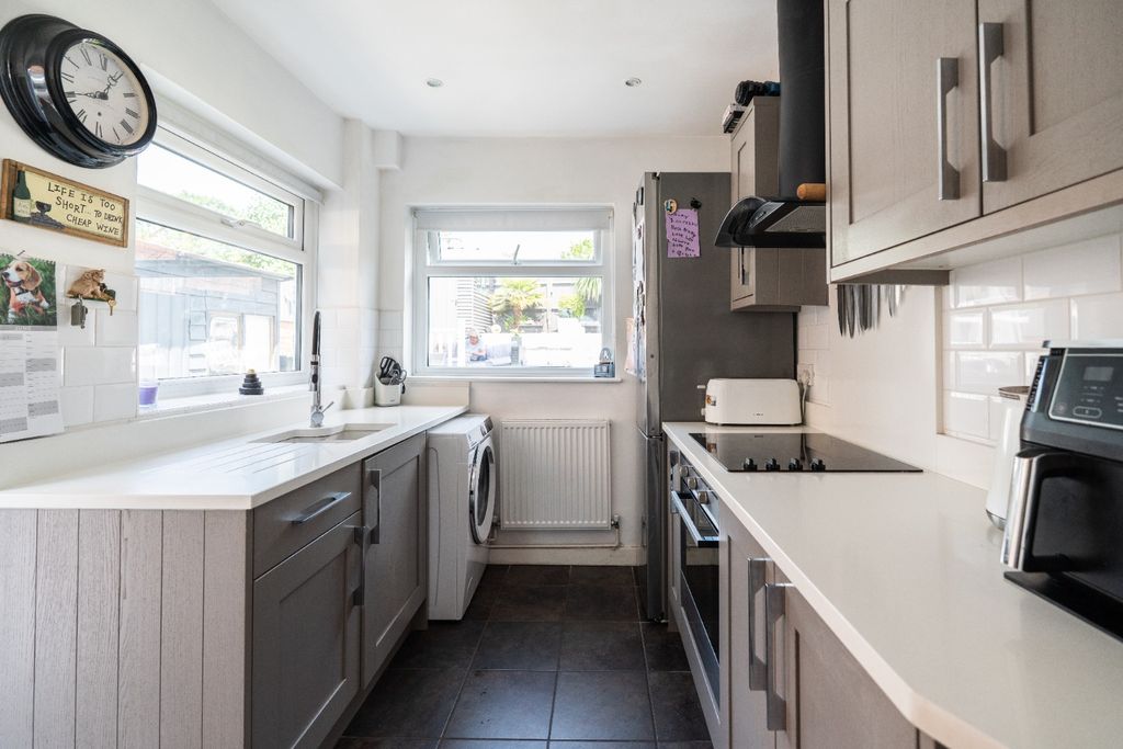 Property photo 3 of 31 3982633