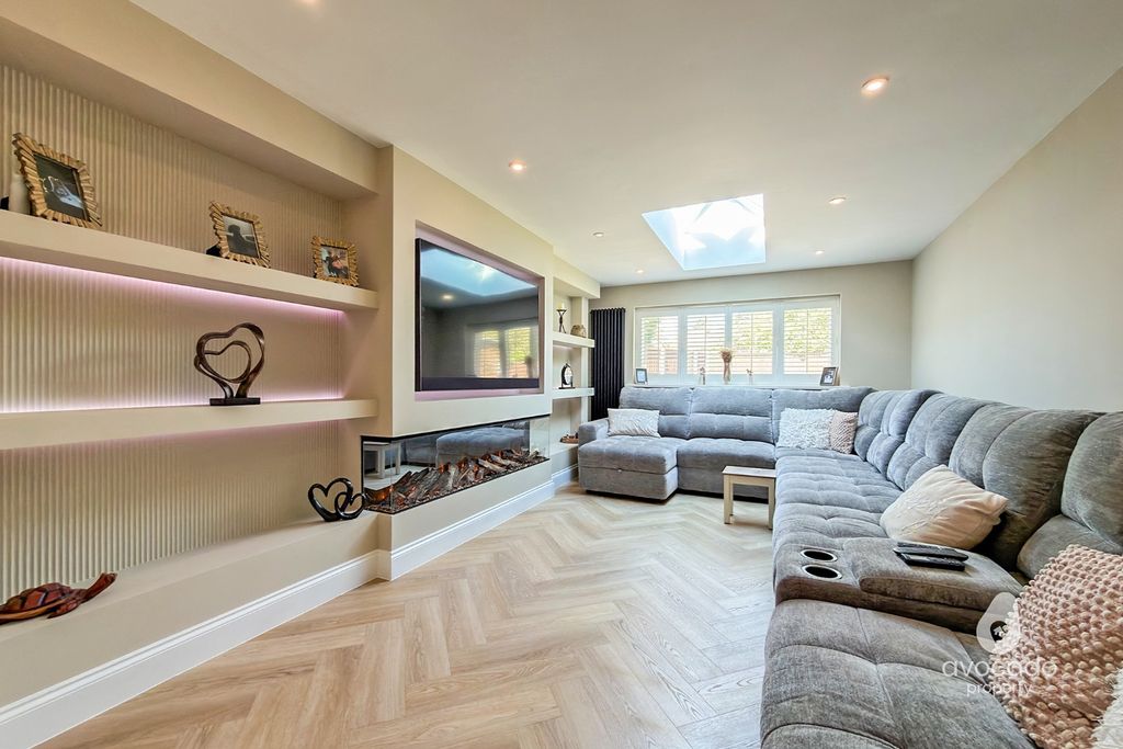 Property photo 2 of 15 5097661