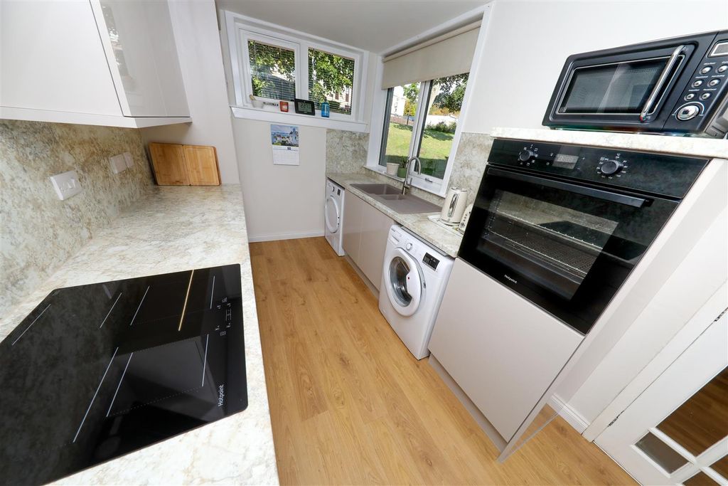 Property photo 3 of 18 C