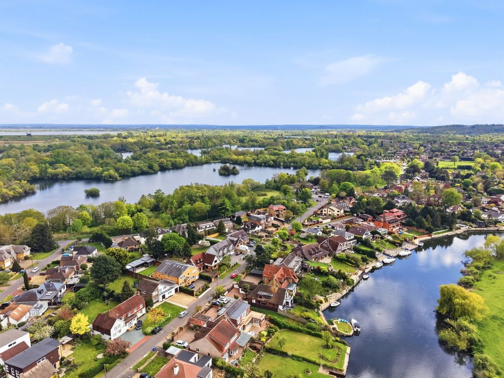 Property photo 2 of 27