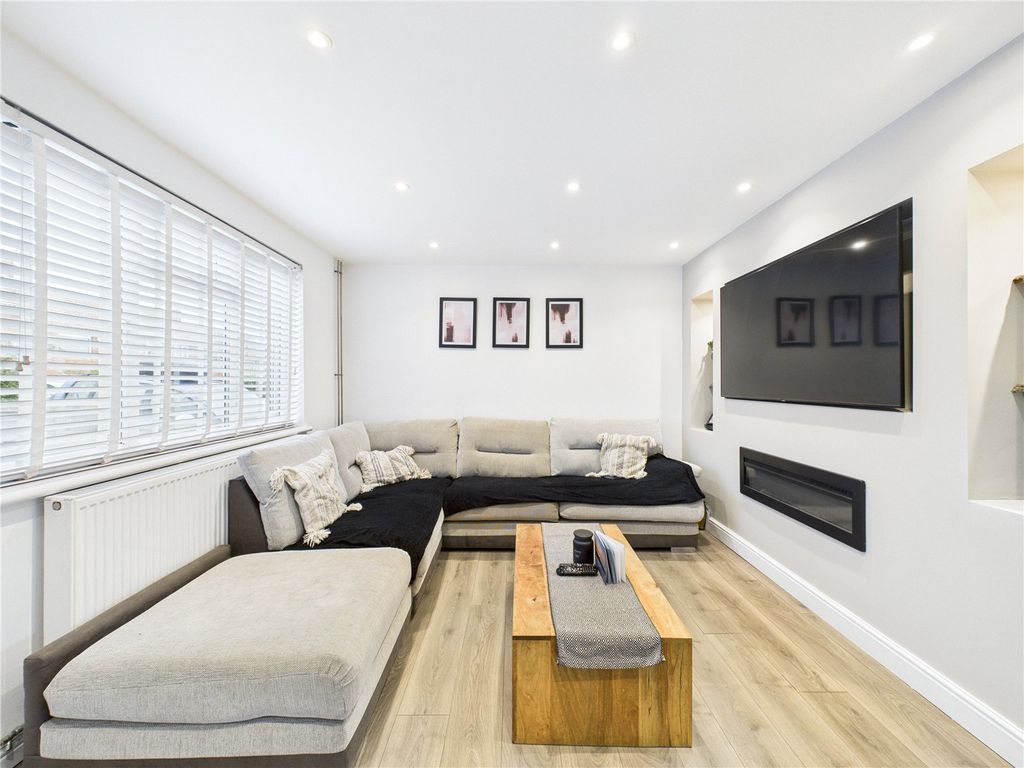 Property photo 3 of 19 Picture No. 02