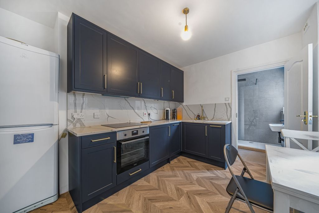 Property photo 1 of 12 947873 (3)