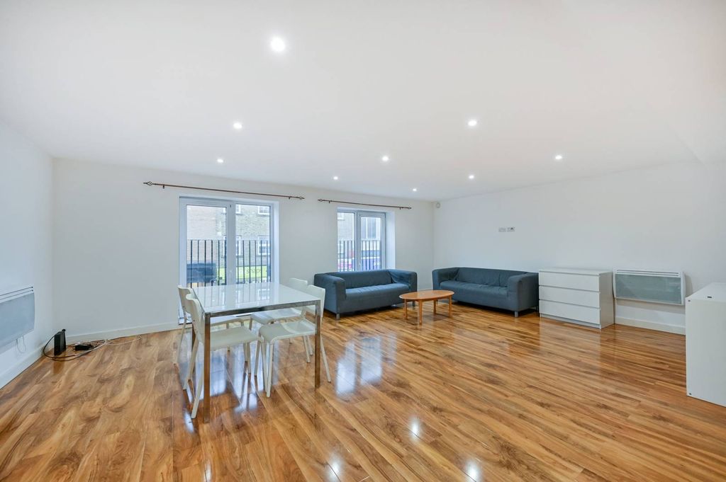 Property photo 2 of 9