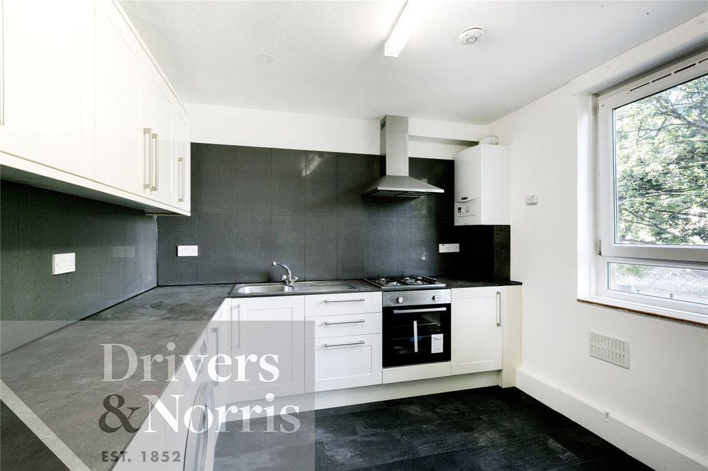 Property photo 2 of 10 Picture No. 15