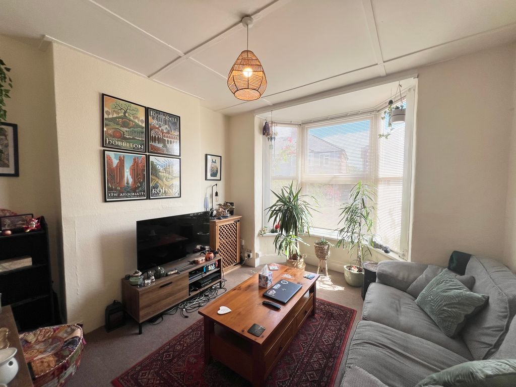 Property photo 2 of 14 Image00014