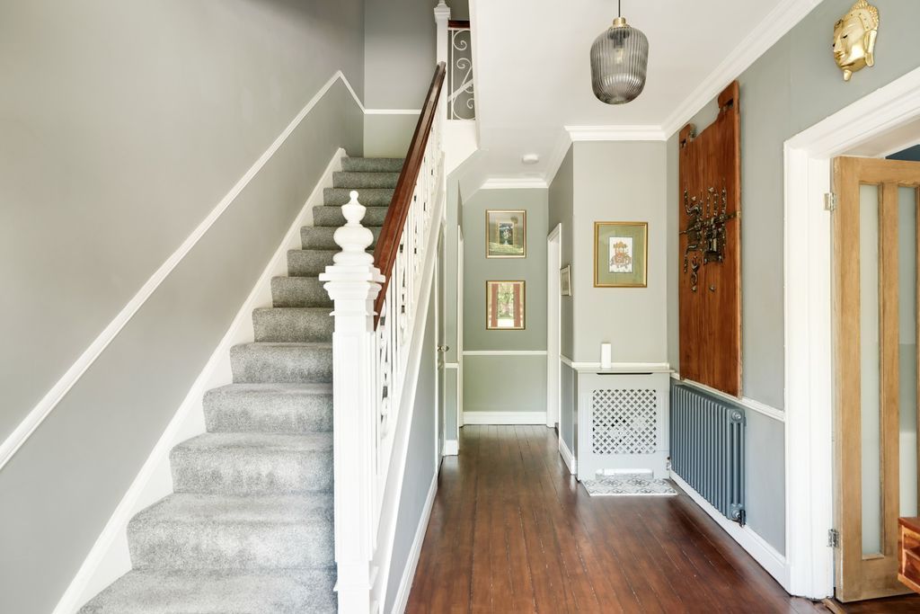 Property photo 3 of 21 Hallway