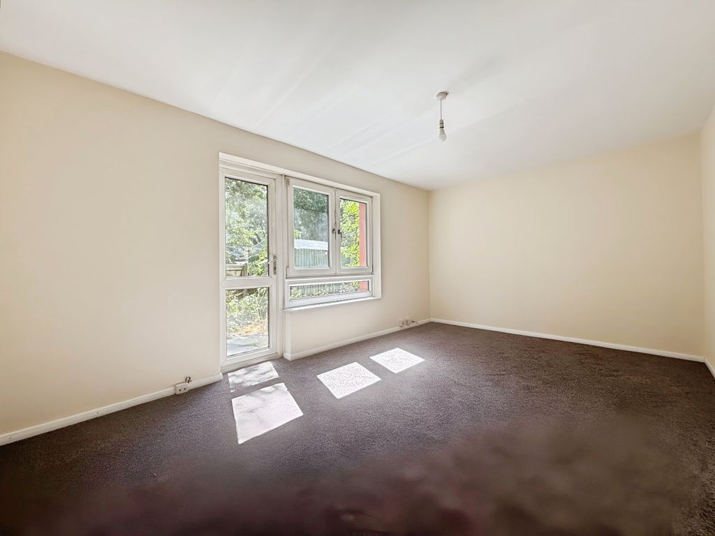 Property photo 2 of 11 02