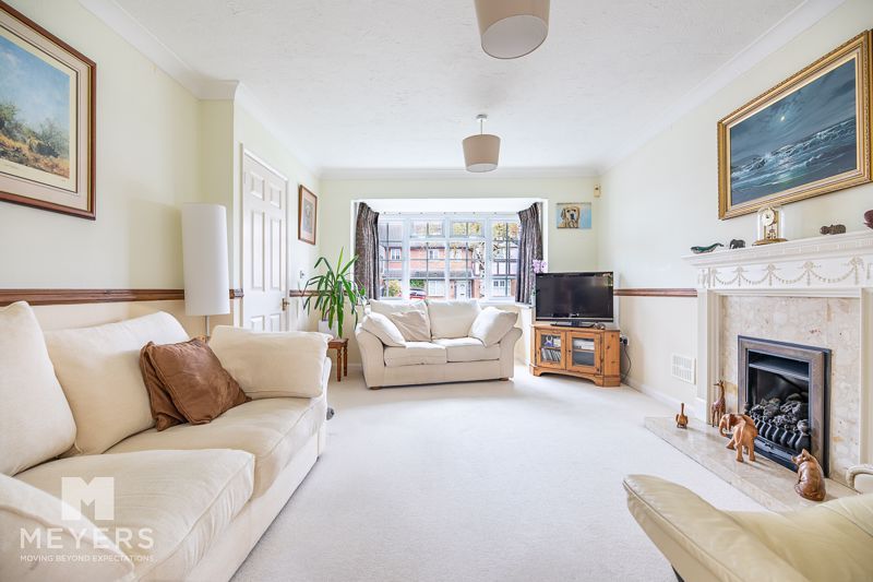 Property photo 3 of 20 Lounge