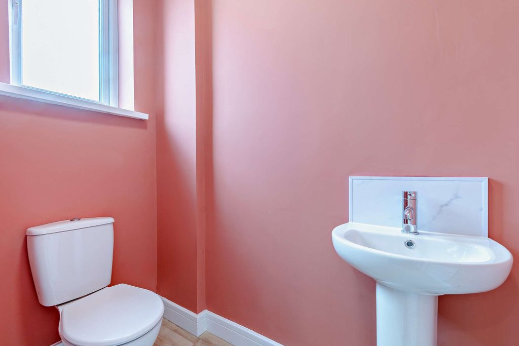 Property photo 3 of 24 Ground Floor WC