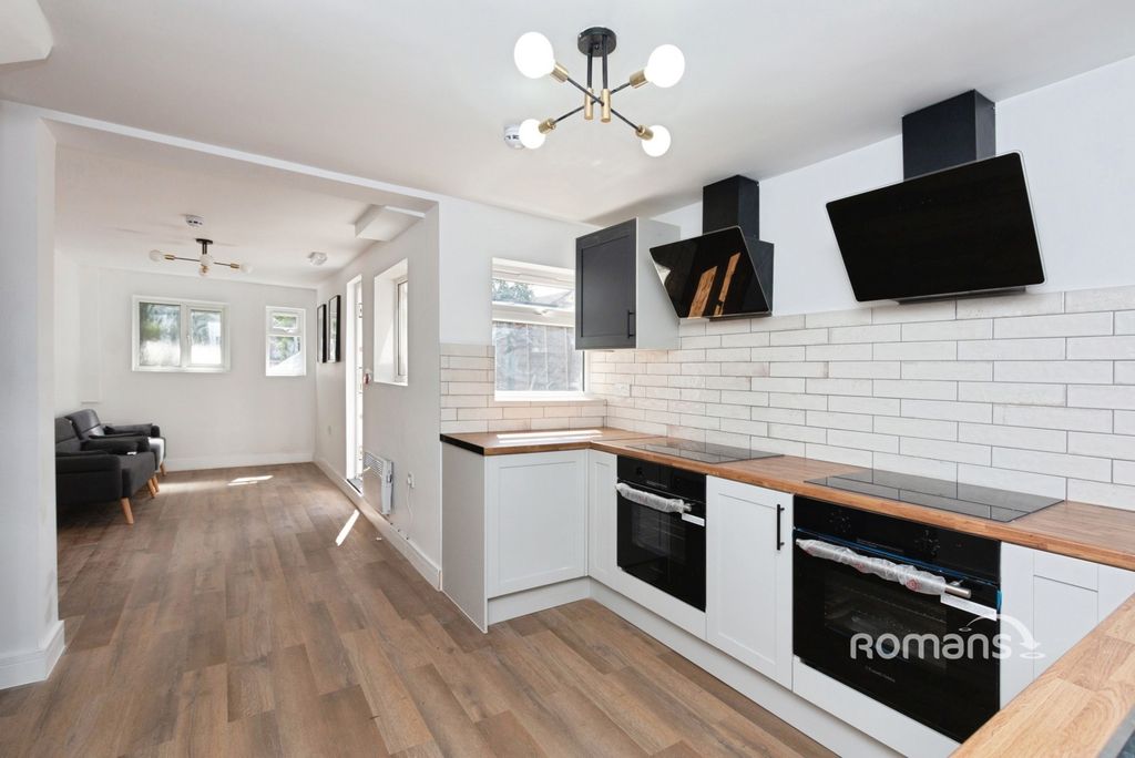 Property photo 3 of 33 Pbox-Img.Jpg