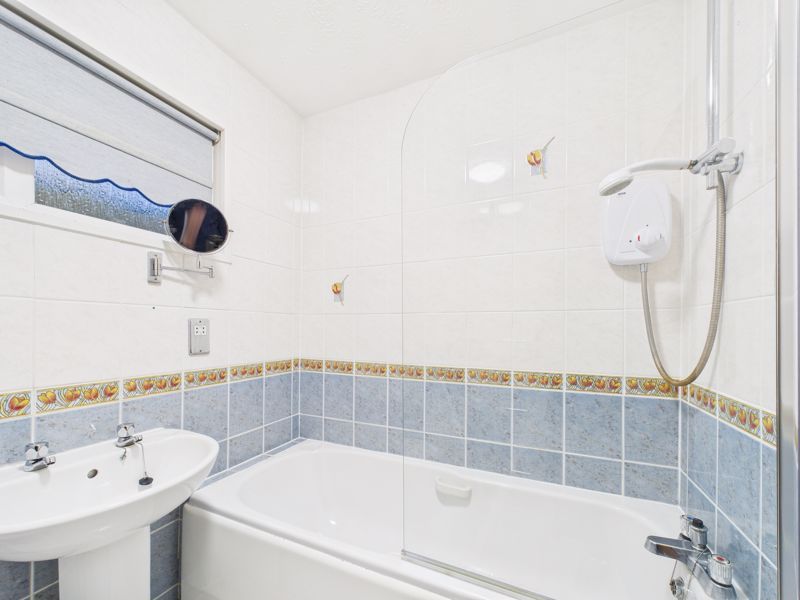 Property photo 3 of 10 Bathroom