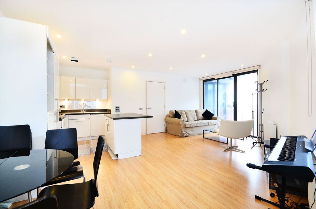 Property photo 1 of 8