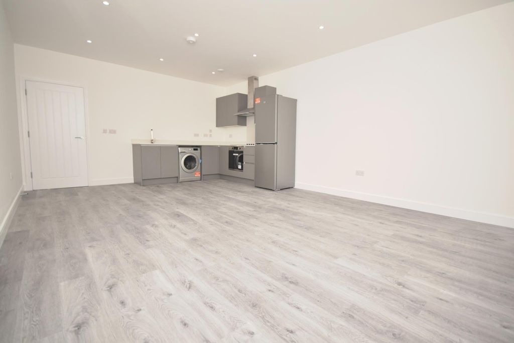 Property photo 1 of 13 Kitchen/Lounge