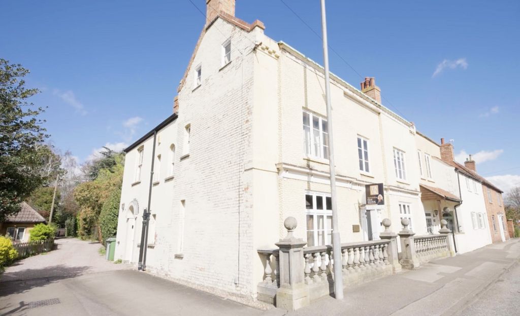 Property photo 1 of 34