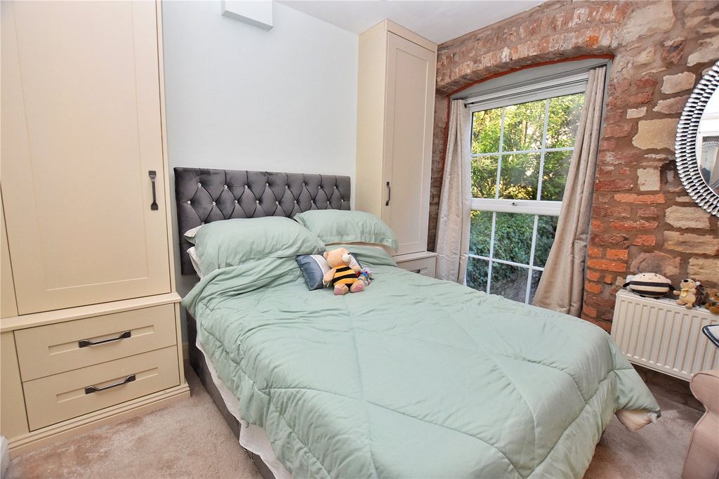 Property photo 3 of 20 Bedroom