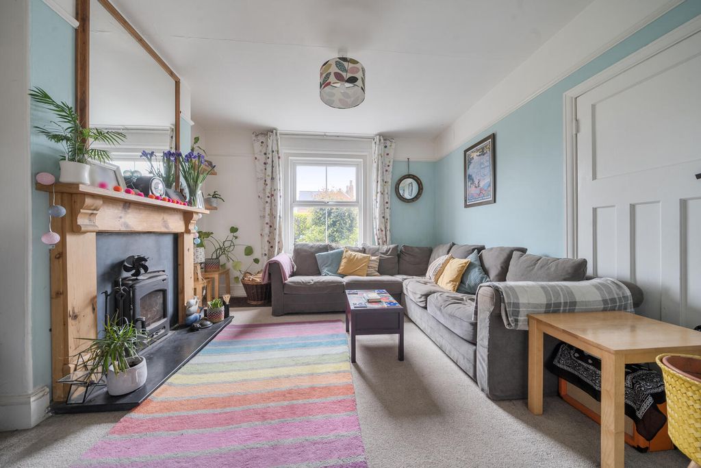 Property photo 2 of 25 Living Room