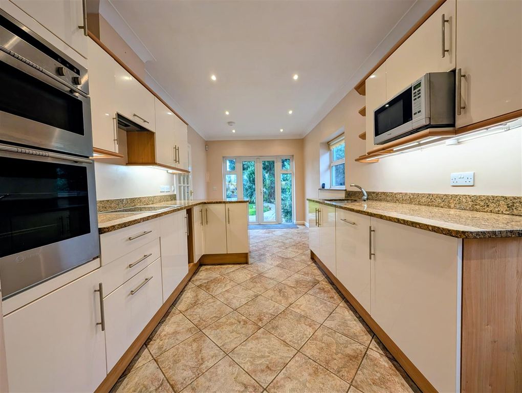 Property photo 2 of 20 Kitchen