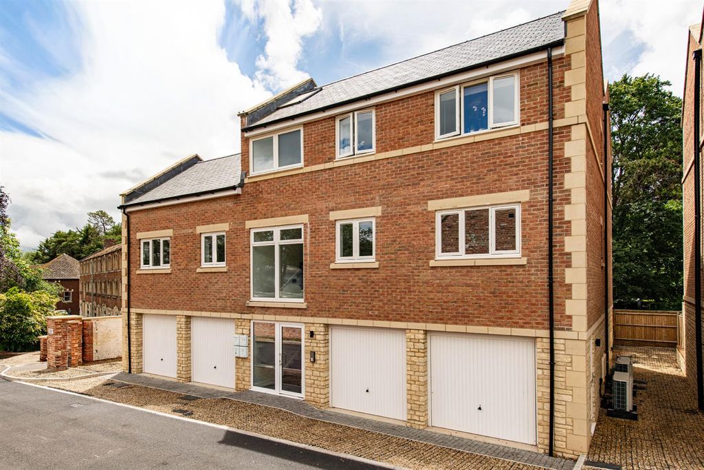 Property photo 1 of 12 Flats_Exterior_1.Jpg