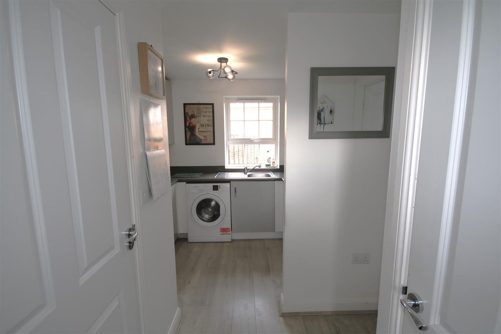 Property photo 3 of 29 Hall B.Jpg