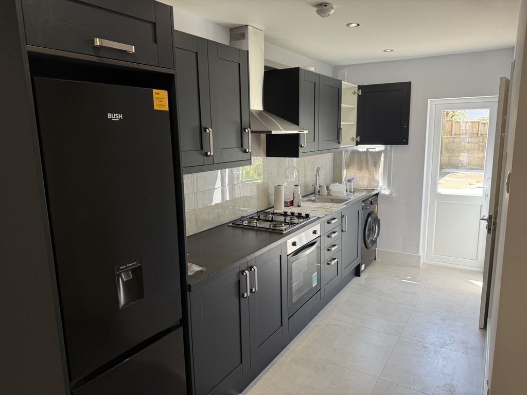 Property photo 1 of 21 4 Bed Terraced House To Rent High Road, London Nw10