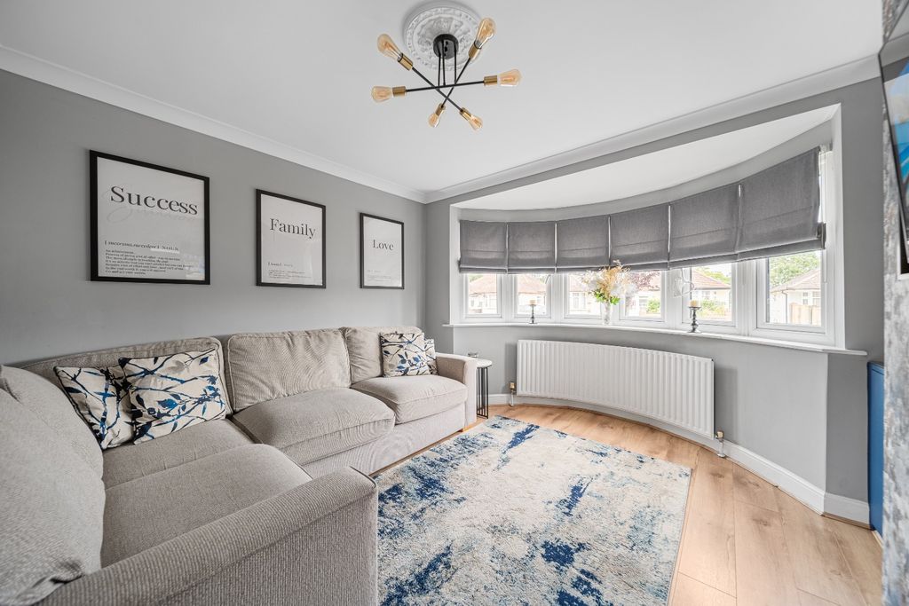 Property photo 3 of 14 4300344