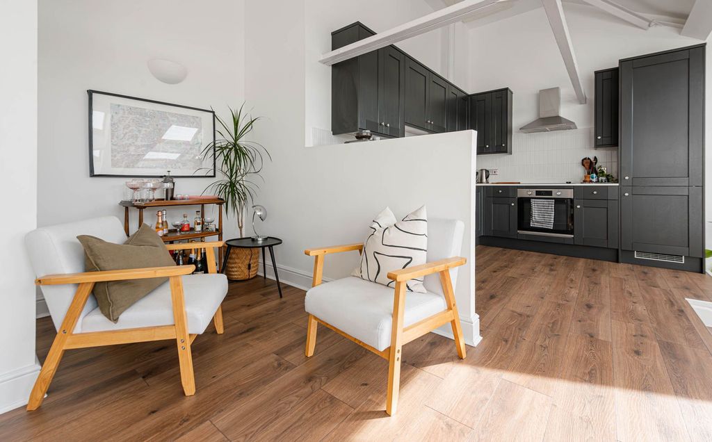 Property photo 3 of 46