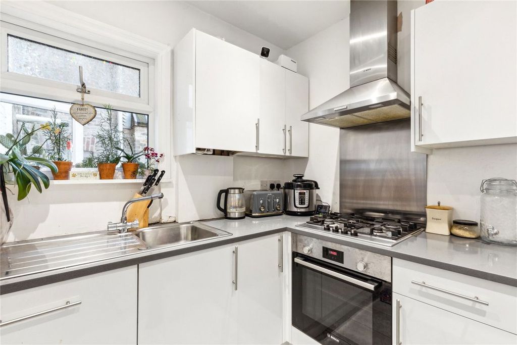 Property photo 2 of 6