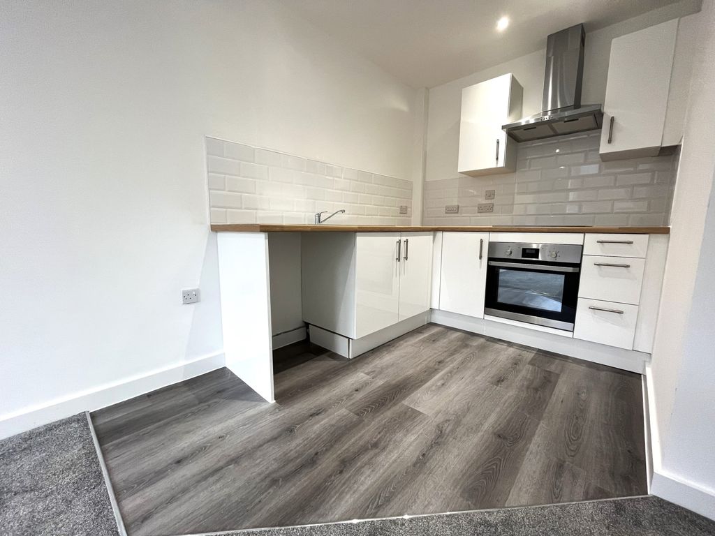 Property photo 2 of 8 Kitchen