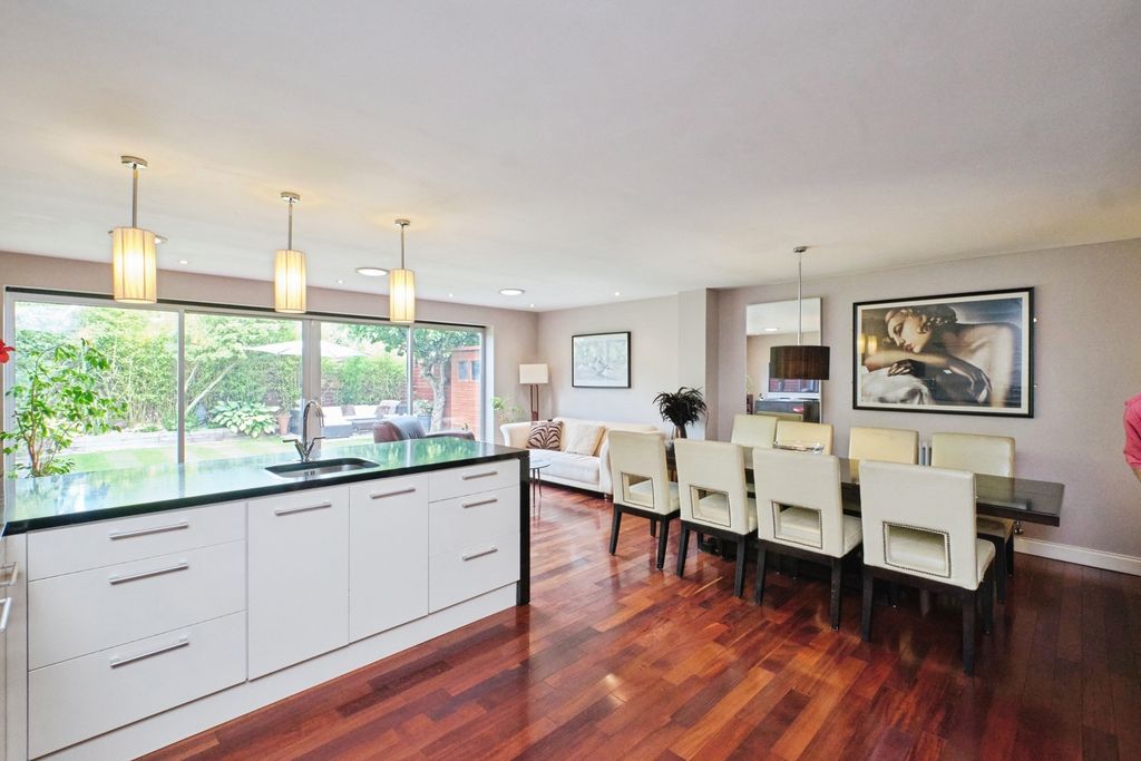 Property photo 3 of 20 Pbox-Img.Jpg