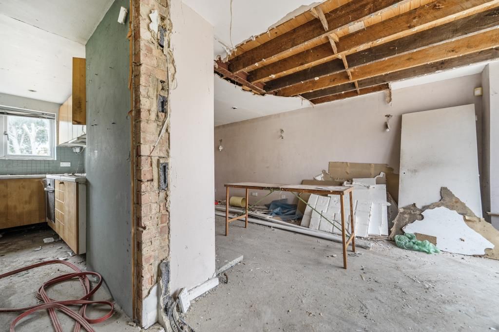 Property photo 2 of 25 Living Area