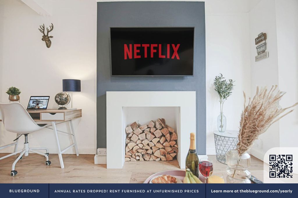 Property photo 3 of 31 Living Room