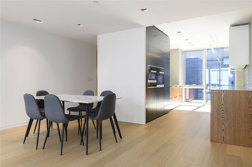 Property photo 3 of 20 Kitchen/ Reception