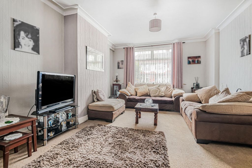 Property photo 1 of 27 Living Room
