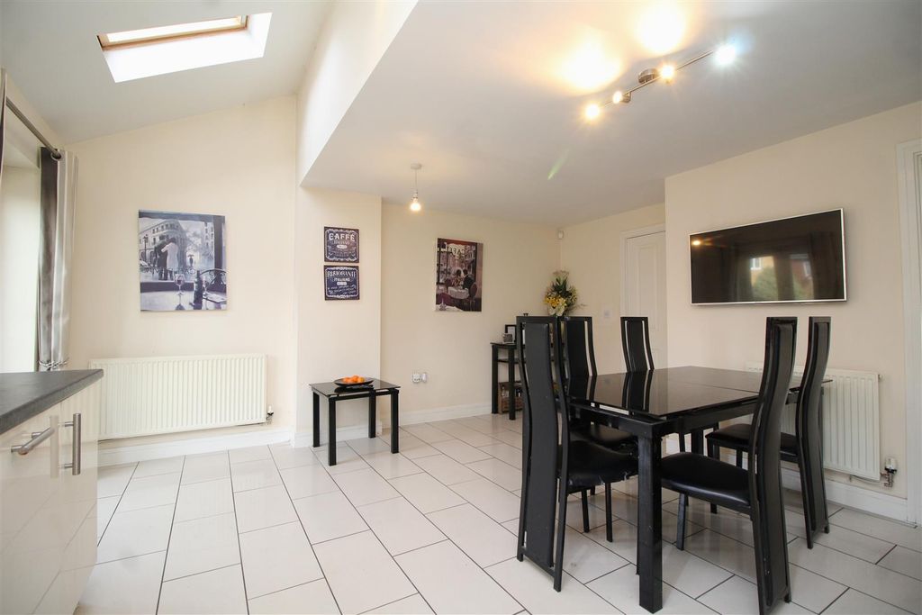 Property photo 3 of 19 Kitchen 3.Jpg