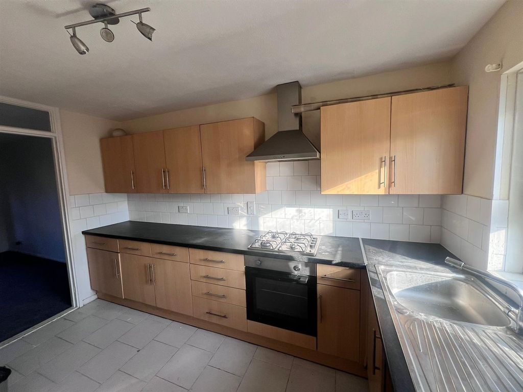 Property photo 3 of 7 Kitchen.Jpg