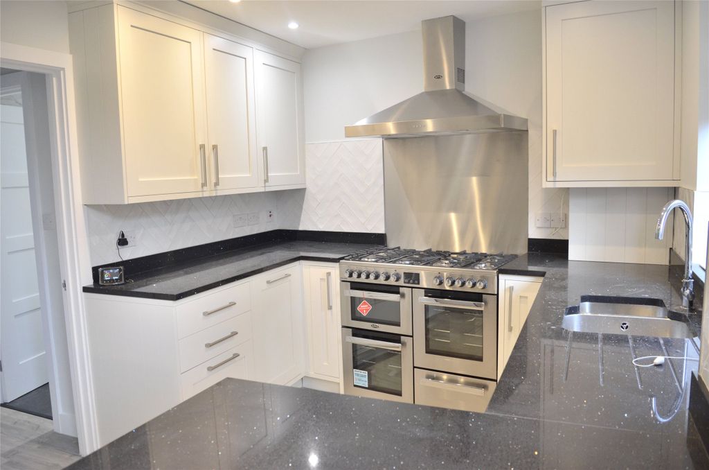 Property photo 3 of 23 Picture No. 13