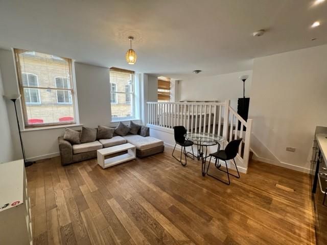 Property photo 3 of 7 Angle Two Lounge