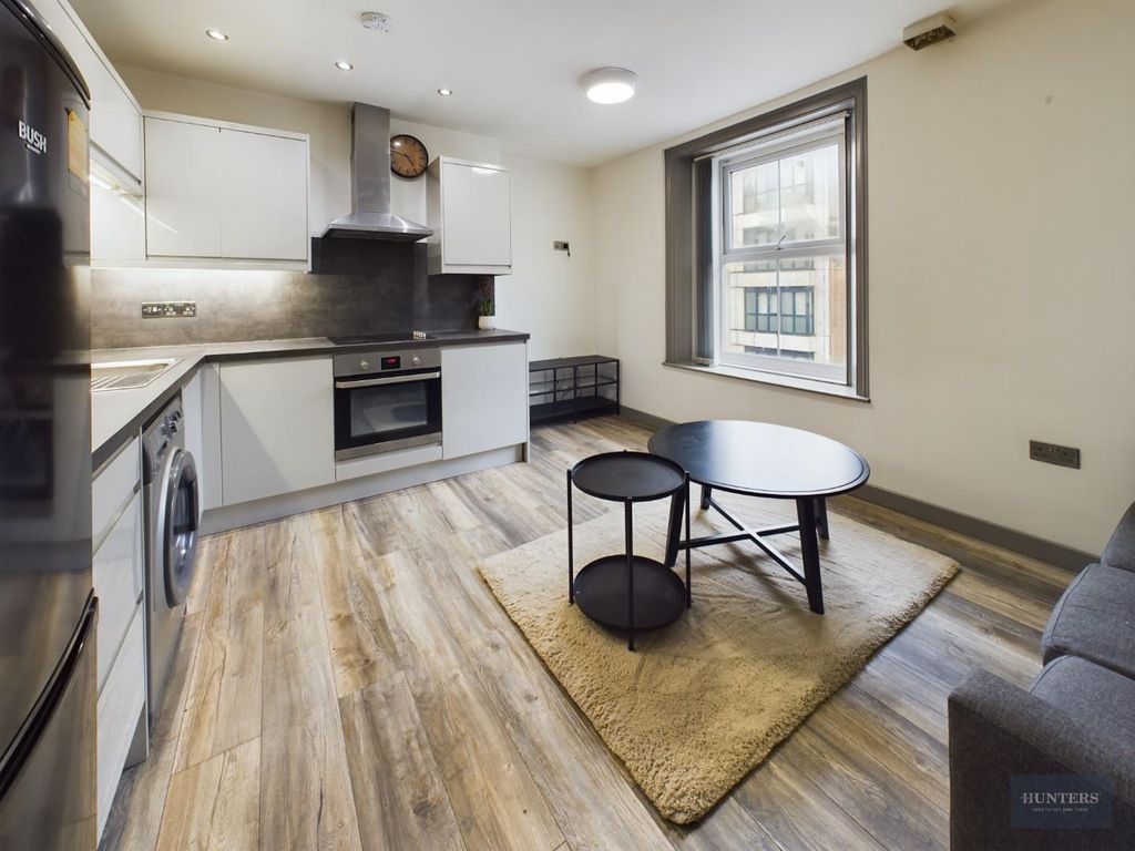 Property photo 1 of 8 Kitchen / Sitting Room