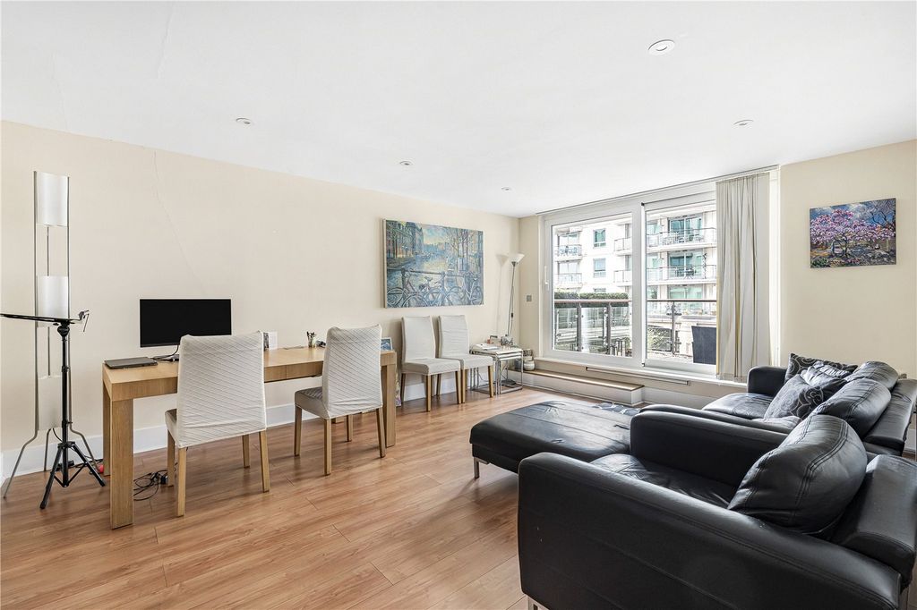 Property photo 3 of 20 Reception