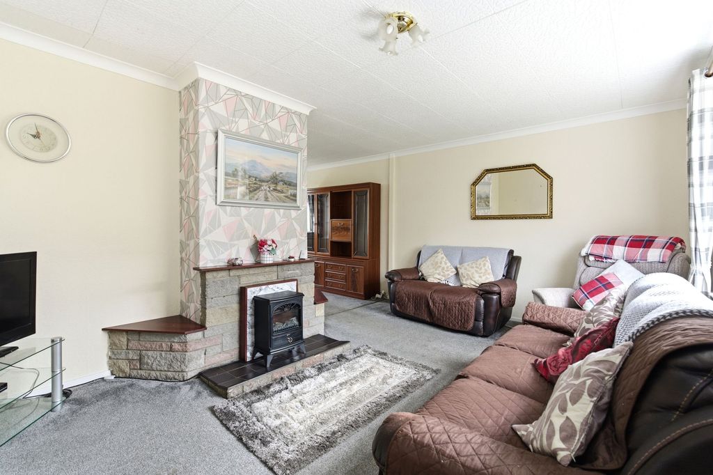 Property photo 2 of 30