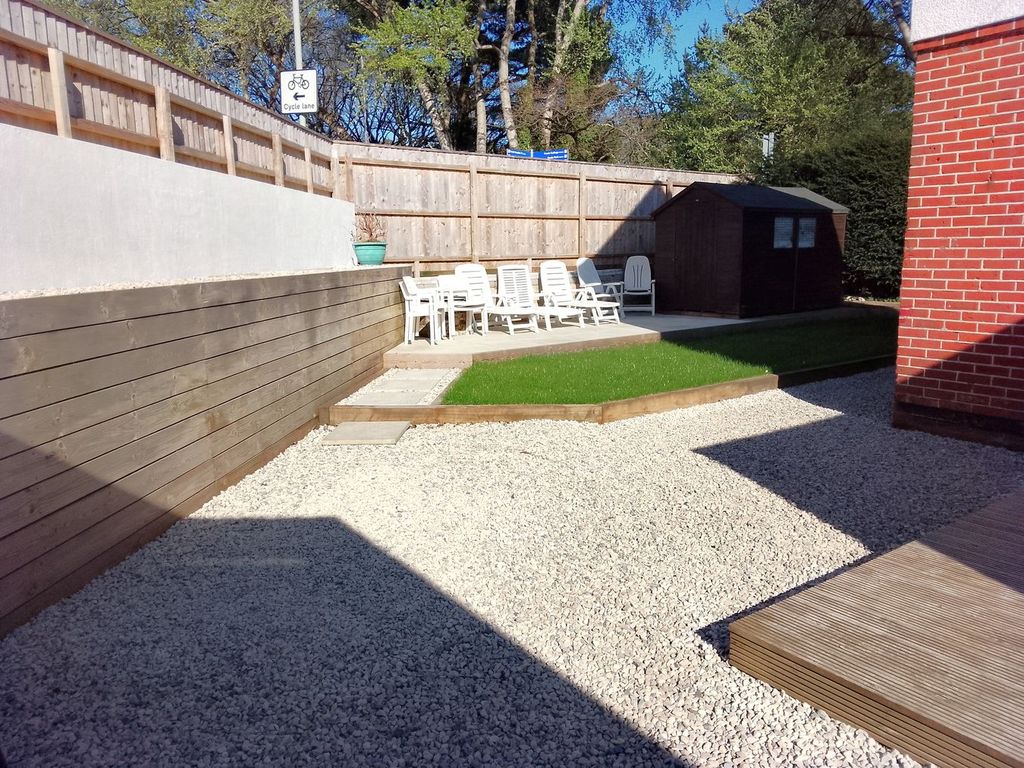 Property photo 2 of 28