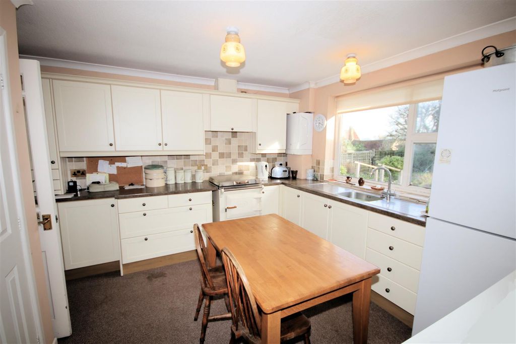 Property photo 3 of 19 Kitchen/Diner