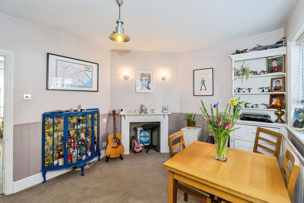 Property photo 3 of 17 Photo